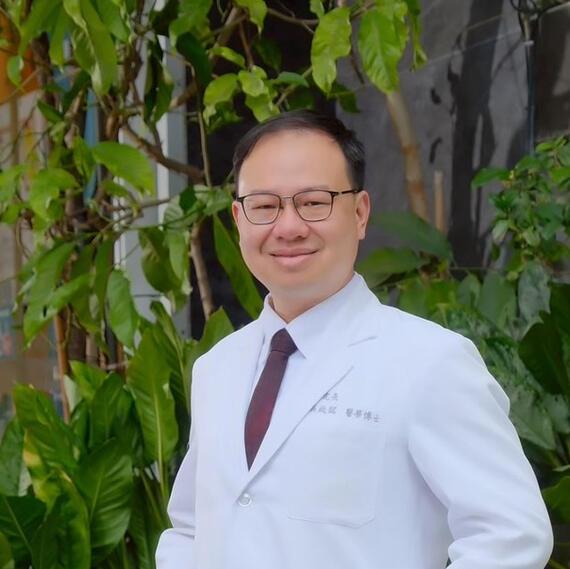 中醫轉骨專家吳啓銘博士